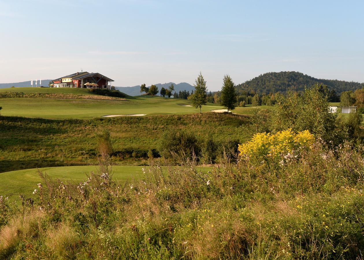 Hausboaty Ypsilon Golf Liberec Hotel Fojtka Exterior photo